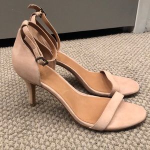 Halogen nude pumps